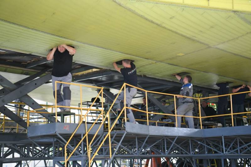 Опубликованы фото сборки первого Ту-160М2 Опубликованы фото сборки первого Ту-160М2 Техно