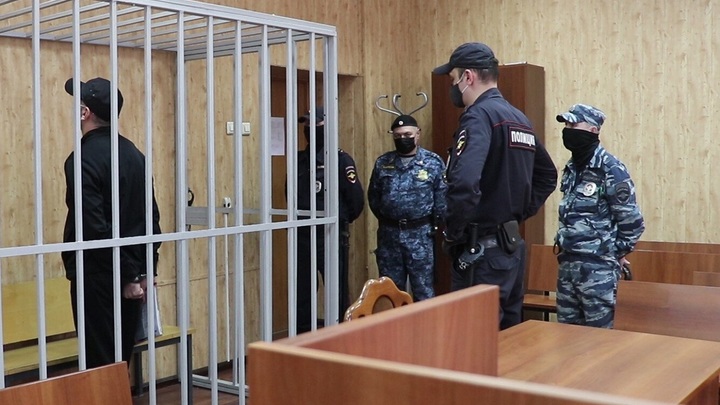 Скандал года в России: Подозреваемых в педофилии отпустили в зале суда