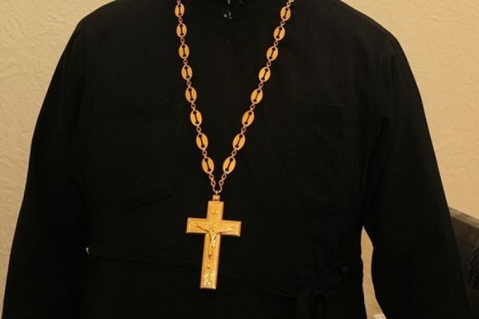«Бесовская блестяшка»: почему священники носят золотые кресты и одежды атрибуты,золото,история,крест,общество,одежда,храм,церковь