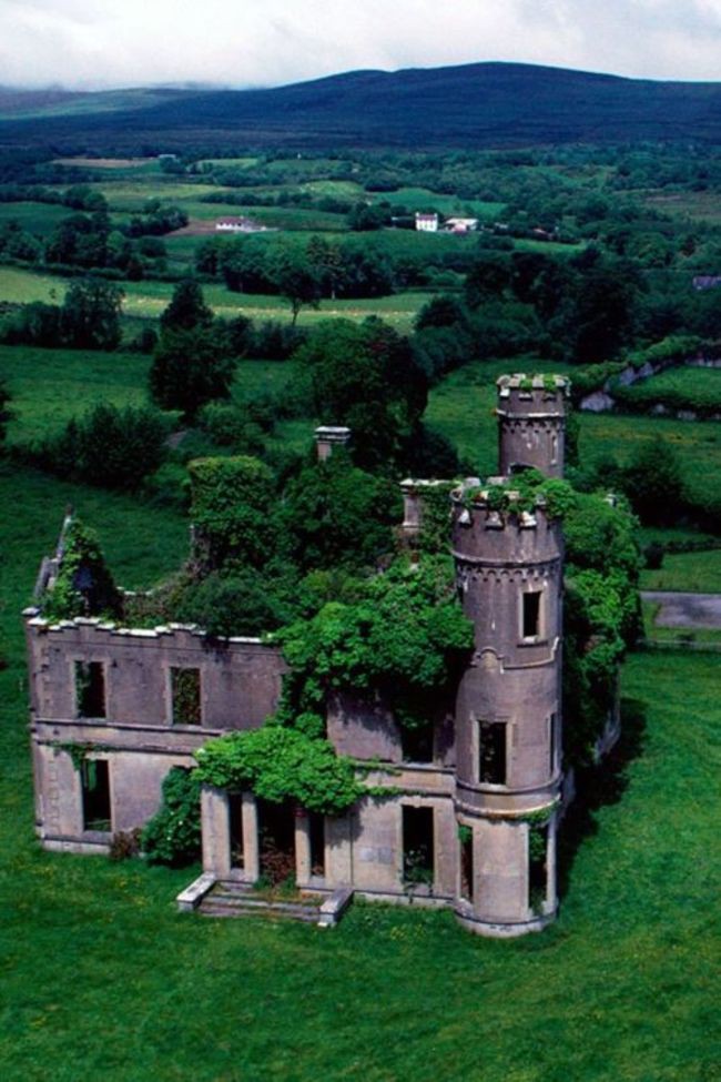 Ирландский замок возле села Килгарван заброшенное, природа, разрушение, цивилизация