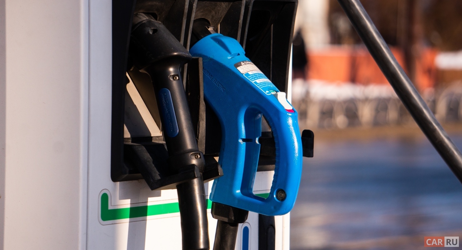 В России продолжают устанавливать станции быстрой зарядки электрокаров