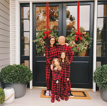 Рождество-2020: Криштиану Роналду, Дэвид и Виктория Бекхэм, Джастин Бибер и другие поделились семейными снимками Рождество-2020: Криштиану Роналду, Дэвид и Виктория Бекхэм, Джастин Бибер и другие поделились семейными снимками Звезды,Новости о звездах