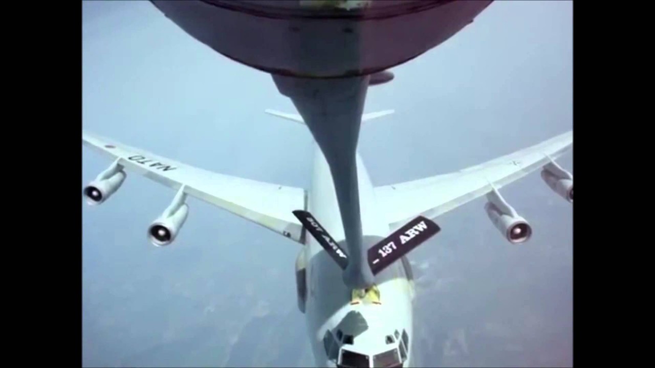 Эти видео из кабины пилотов удивят и испугают