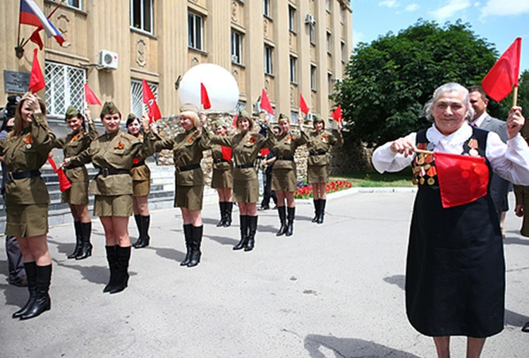 В 2011 году Мария Лиманская давала "мастер-класс" сотрудницам волгоградской ГАИ Фото: пресс-службы ГУ МВД Волгоградской области