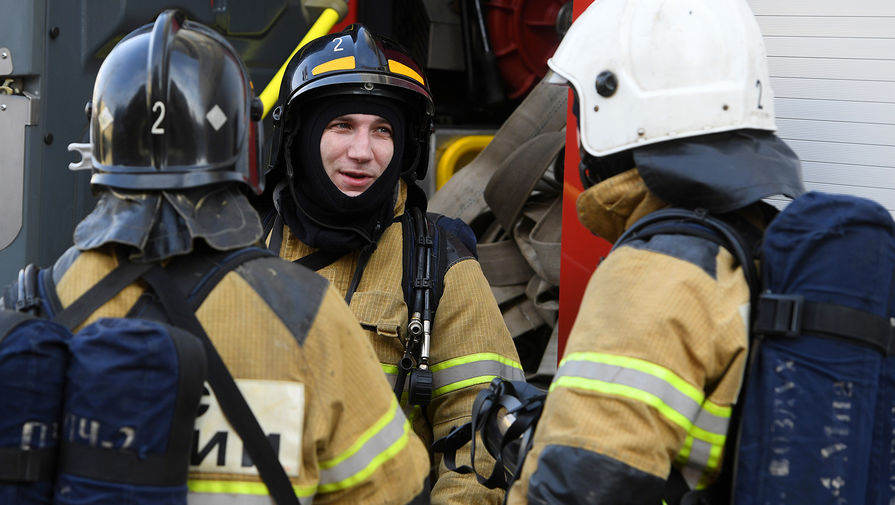 Пожарные ликвидировали открытое горение на складе в крымском селе Белоглинка