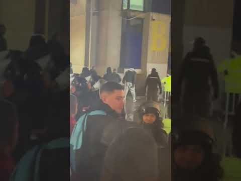 Болельщики попали снежком в голову Матиасу Лессору