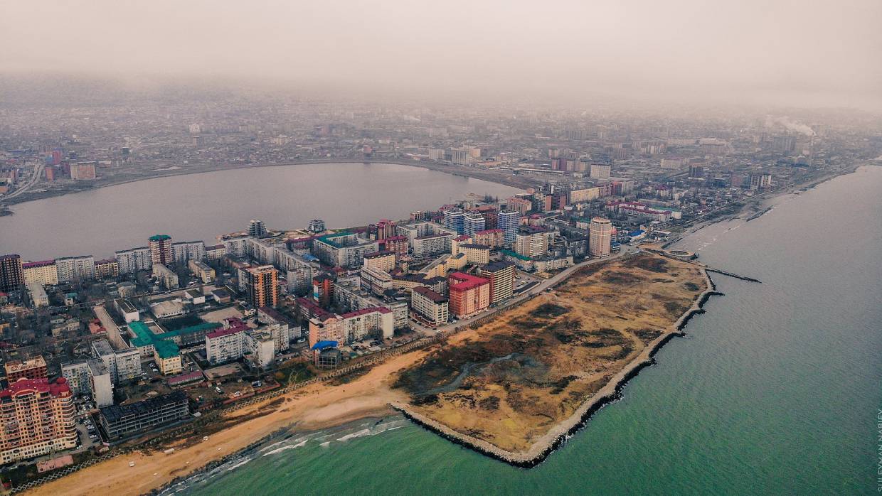 Пена неизвестного происхождения обнаружена на озере в Махачкале