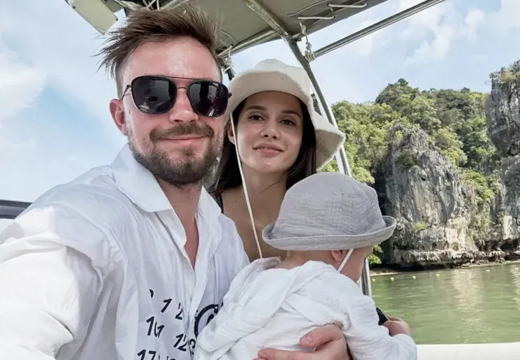 Александр Петров с женой Викторией отпраздновали первый день рождения сына Фёдора Петров, Виктория, этого, Викторией, соцсетях, Виктории, четыре, фильма, съёмках, познакомился, которой, Милославской, Стасей, встречался, Петровы, актёр, сыномДо, Позже, ПетровыАлександр, друзейАлександр