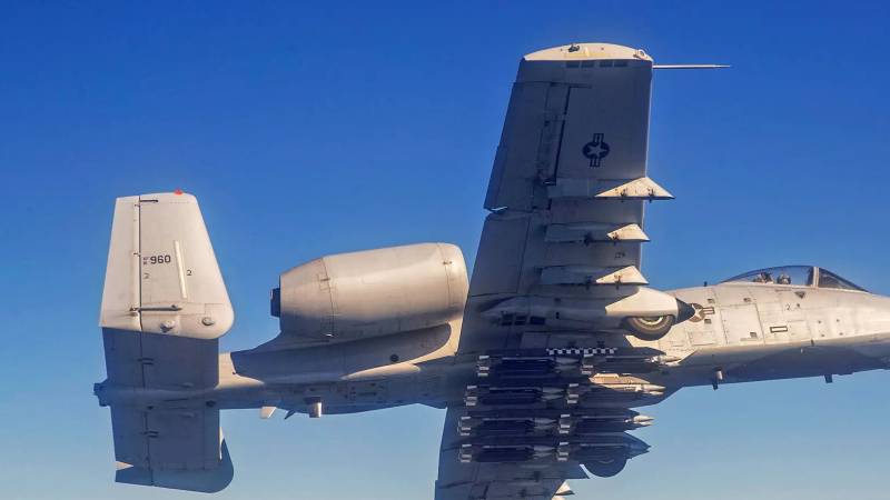 Штурмовики A-10C смогут использовать авиабомбы GBU-39/B SDB оружие