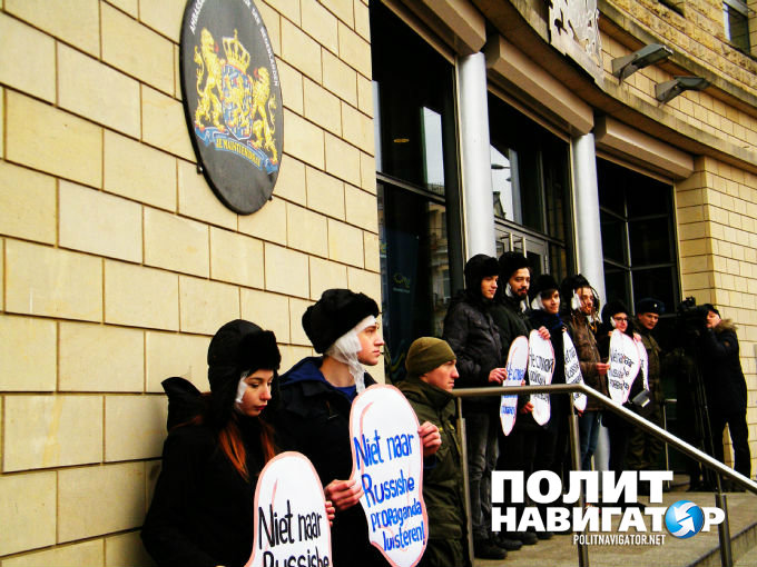 action-pro-ukraine-netherlands-embassy-1301.jpg