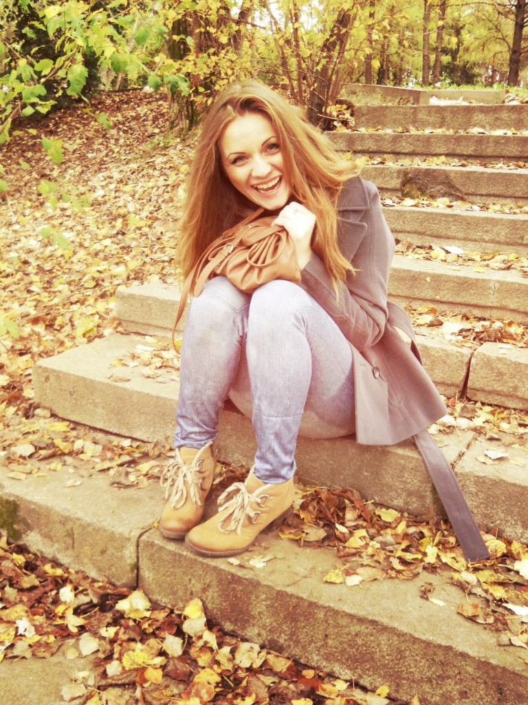 Улыбка милой и красивой девушки толкает мужчину на подвиги Улыбка милой и красивой девушки толкает мужчину на подвиги