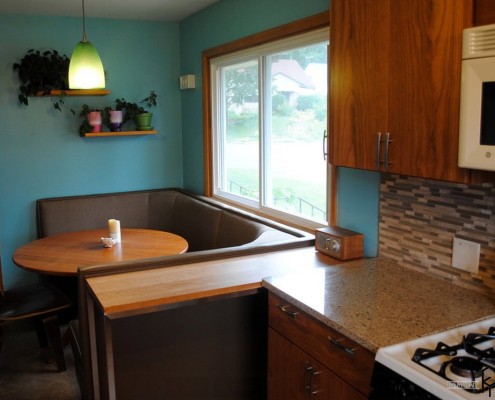 Самым древним украшением является букет цветов или фрукты в центре стола