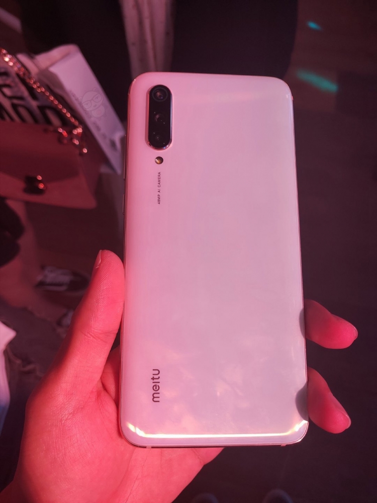 Технические характеристики и внешний вид Xiaomi Mi CC9 и Meitu Custom Edition новости,смартфон,статья