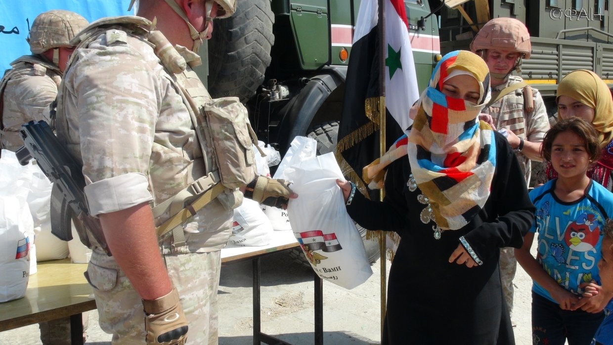 Репортер ФАН посетил гуманитарную акцию Центра РФ по примирению в Сирии в Эль-Кунейтре