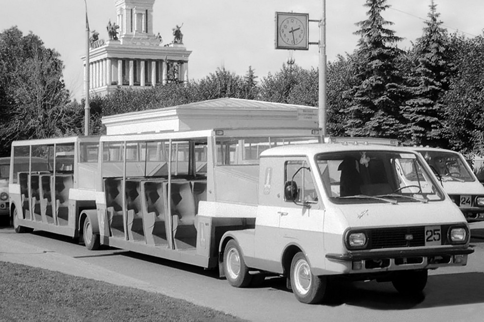 Советский транспорт. Тягач РАФ 3407. Автопоезд РАФ-3407.. РАФ-3407 ВДНХ. Автопоезд РАФ на ВДНХ.