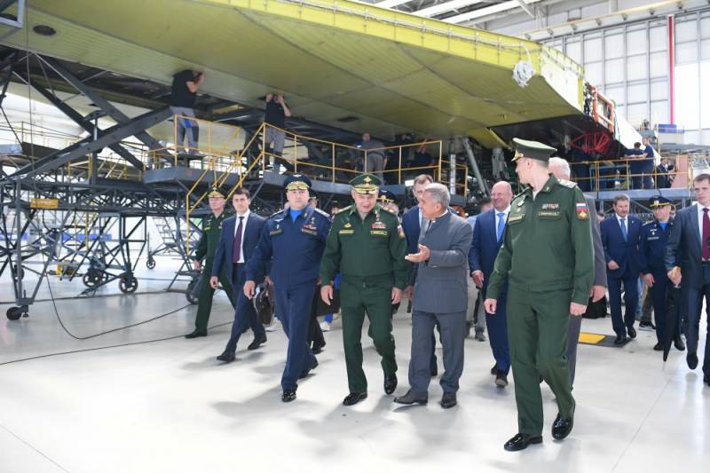 Опубликованы фото сборки первого Ту-160М2 Опубликованы фото сборки первого Ту-160М2 Техно