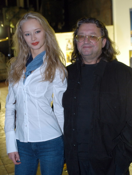 Старшие дети Александра Градского уверены, что вдова родила младших детей от другого мужчины Старшие дети Александра Градского уверены, что вдова родила младших детей от другого мужчины Александра, Коташенко, Градского, Мария, Даниил, детей, наследство, деньги, Марии, Александр, адвокат, должна, 45летний, старшие, маленьких, 40летняя, хотят, лишить, после, Градский