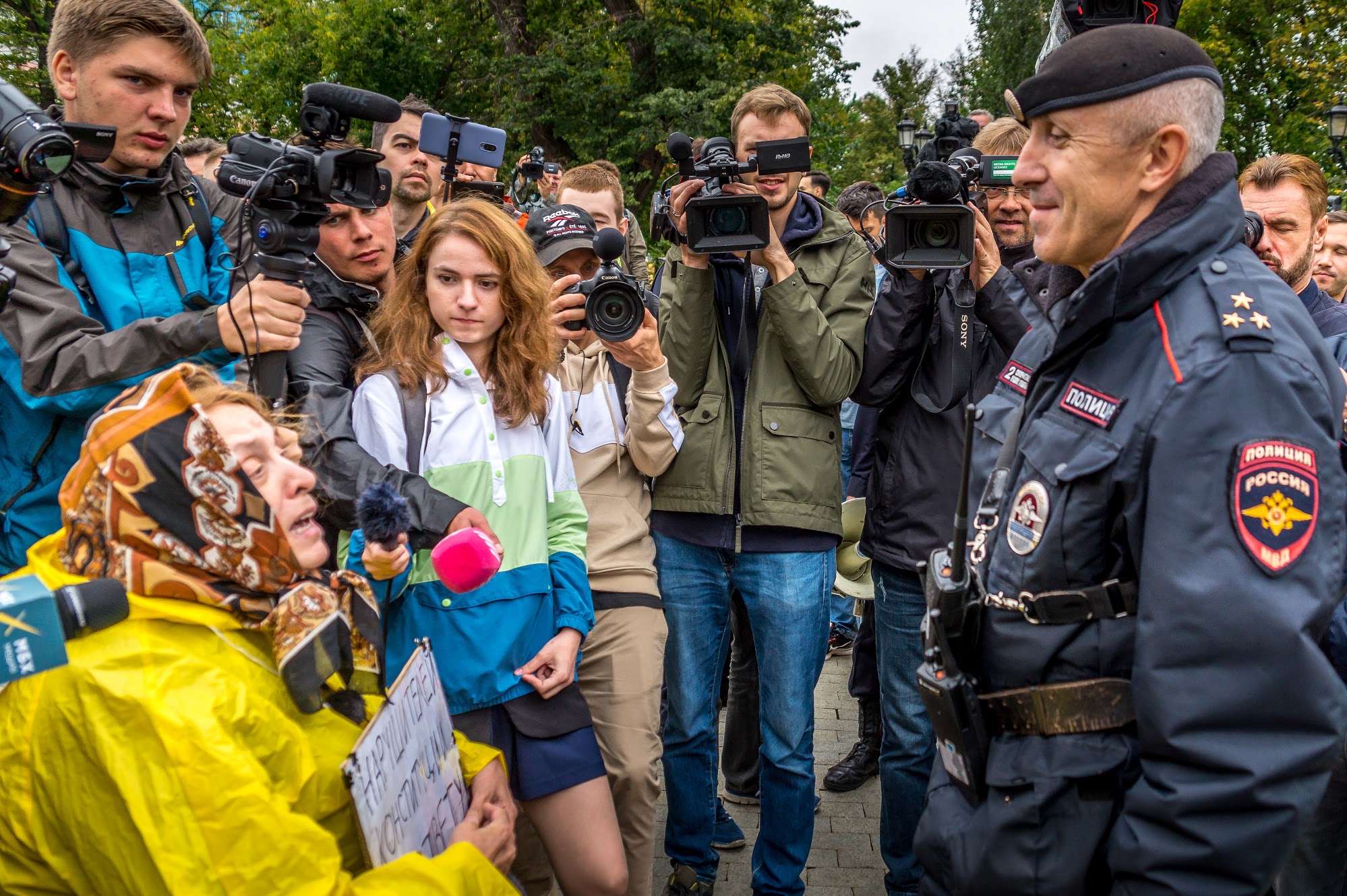 Журналисты вокруг света. Бульварная журналистика. Журналисты работают. Корреспондент на большой игре. Требования к форме журналистов на митинге.