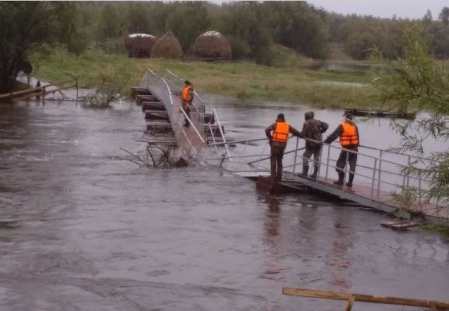 На Урале новый мост, который жители ждали два года, развалился через сутки после открытия курилка,мост,на злобу дня