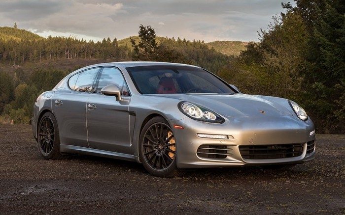 Седан Porsche Panamera, ломающий стереотипы.