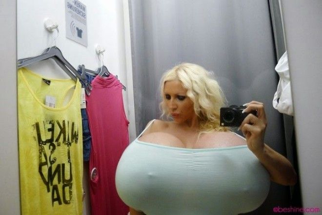 Майра Хиллс – обладательница самой большой силиконовой груди в мире 