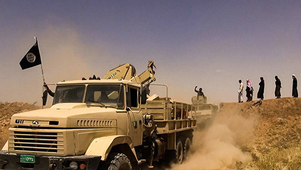 Боевики террористической группировки Исламское государство на границе Сирии и Ирака. Архивное фото
