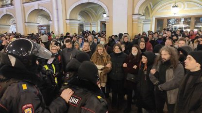 Петербургские суды арестовали 269 участников антивоенного митинга