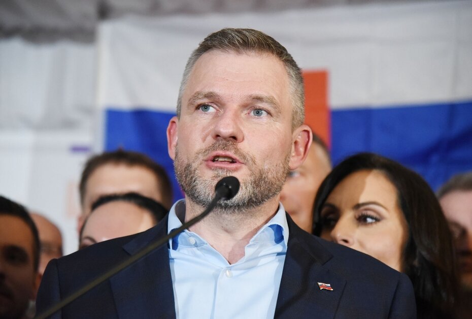 Власти Словакии после покушения на премьер-министра Роберта Фицо готовы прервать кампанию по выдвижению кандидатов на выборах в Европарламент.-2