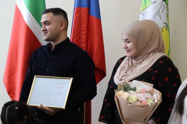 В Татарстане опять не нашлось многодетных семей коренных народов России, поэтому жилищные сертификаты подарили таджикам