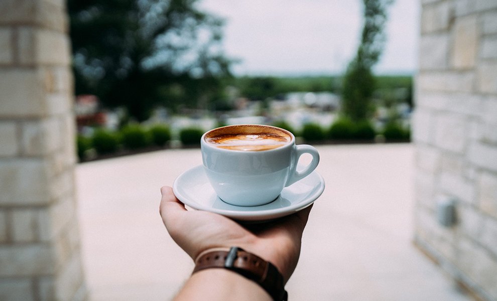 Ученые обнаружили, что кофе с утра может навредить. Особенно, если это первый напиток за день Культура