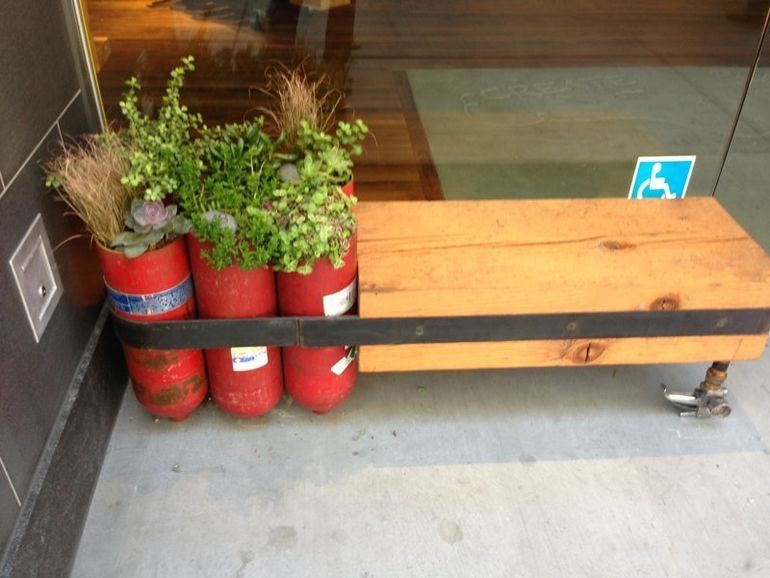 Закончился срок годности автомобильного огнетушителя? Не спешите выбрасывать! авто и мото,автоновости