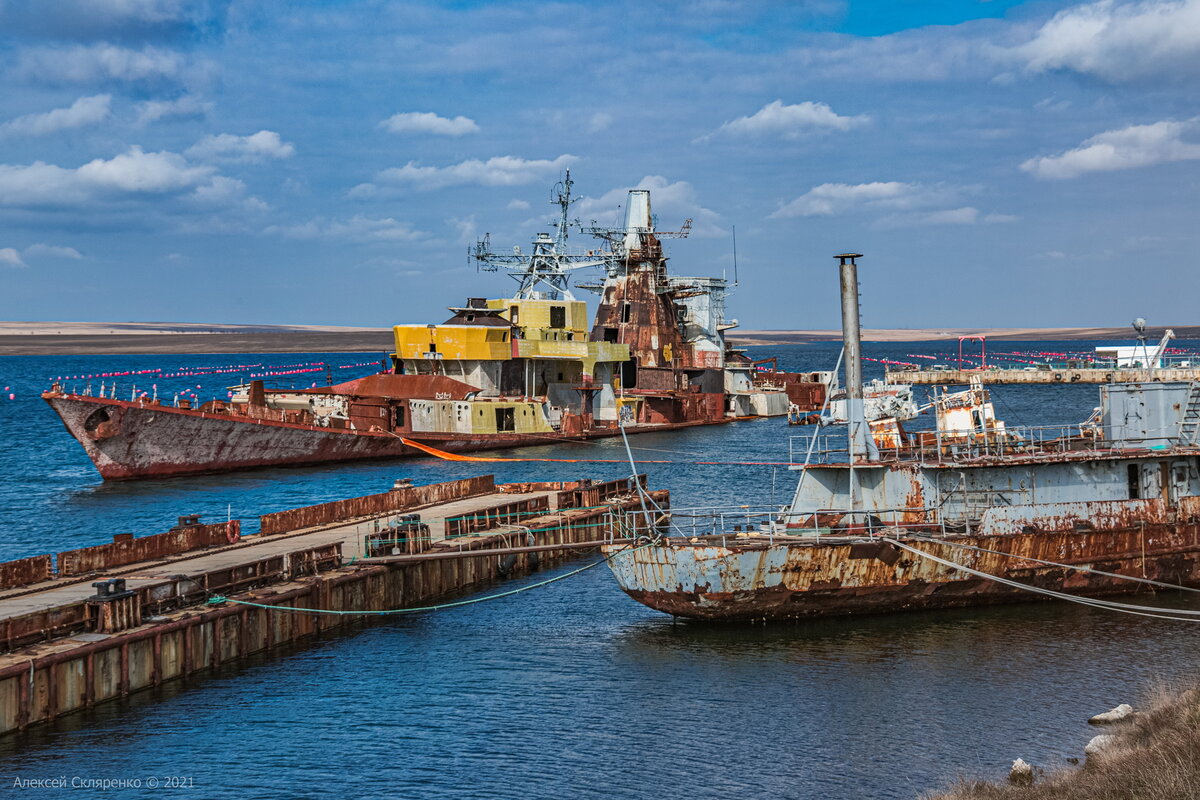 Где и как сейчас выглядит тот самый затопленный корабль, который заблокировал весь украинский флот в Донузлаве?