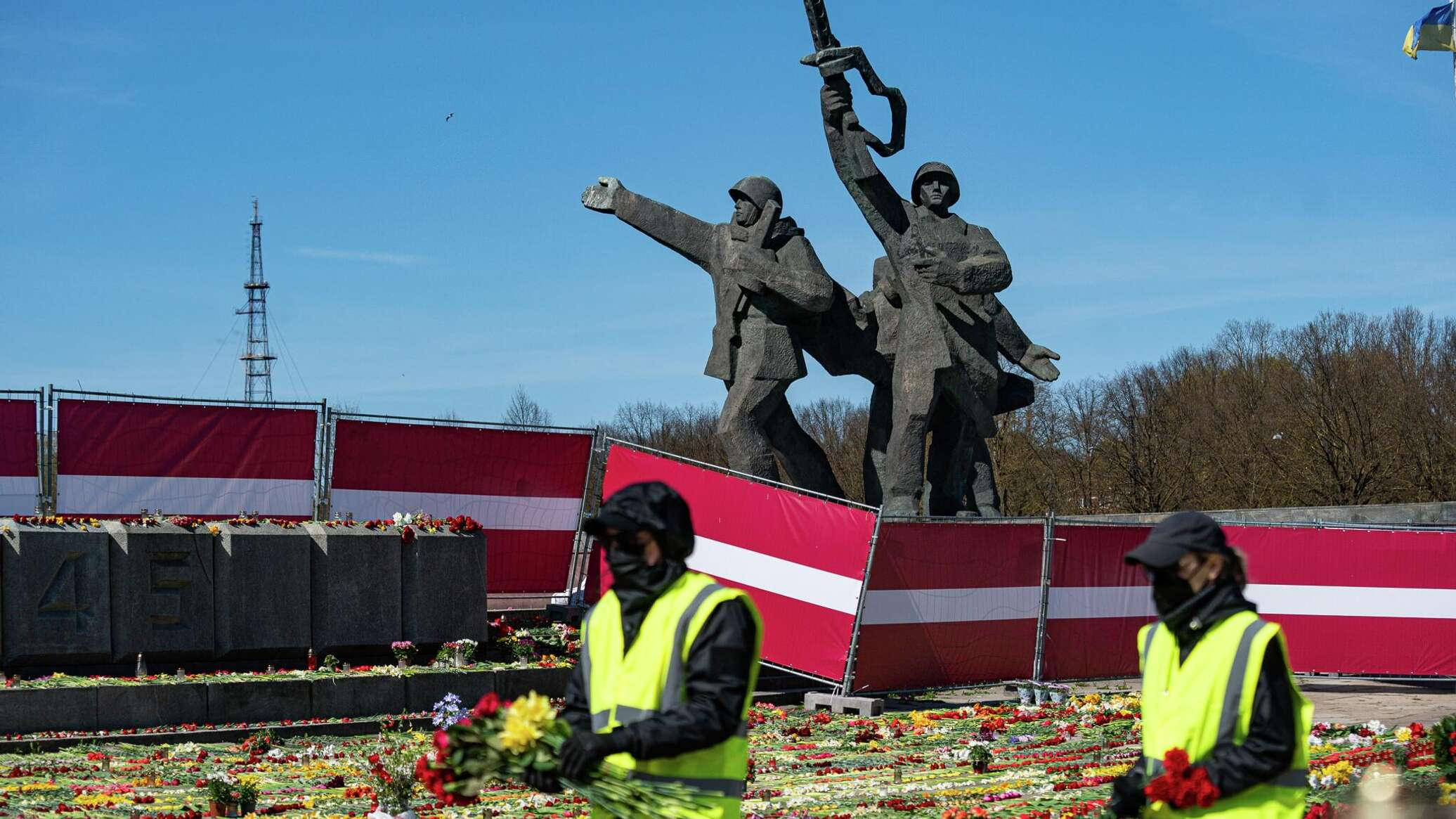 Война с памятью. Зачем Сейм Латвии уничтожает народный монумент? Аналитика