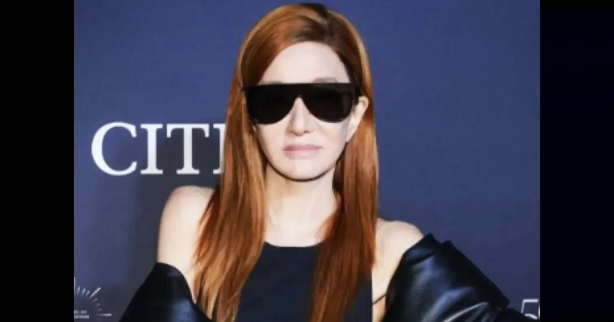 76-летняя Вера Вонг вышла в свет в кроп-топе и с рыжими волосами