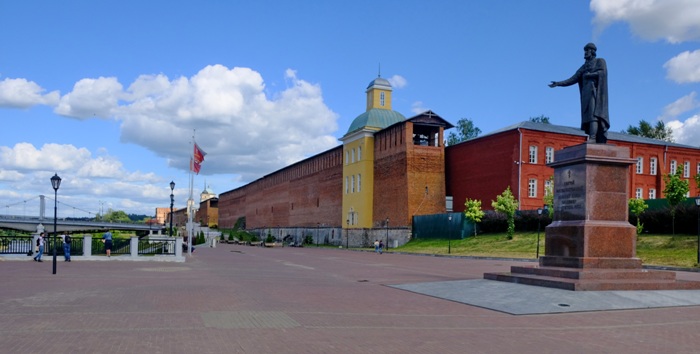 Современный Смоленск не только показывает чудеса отстраивания, но и радует глаз сохранившимися историческими сооружениями. /Фото: wikimedia.org