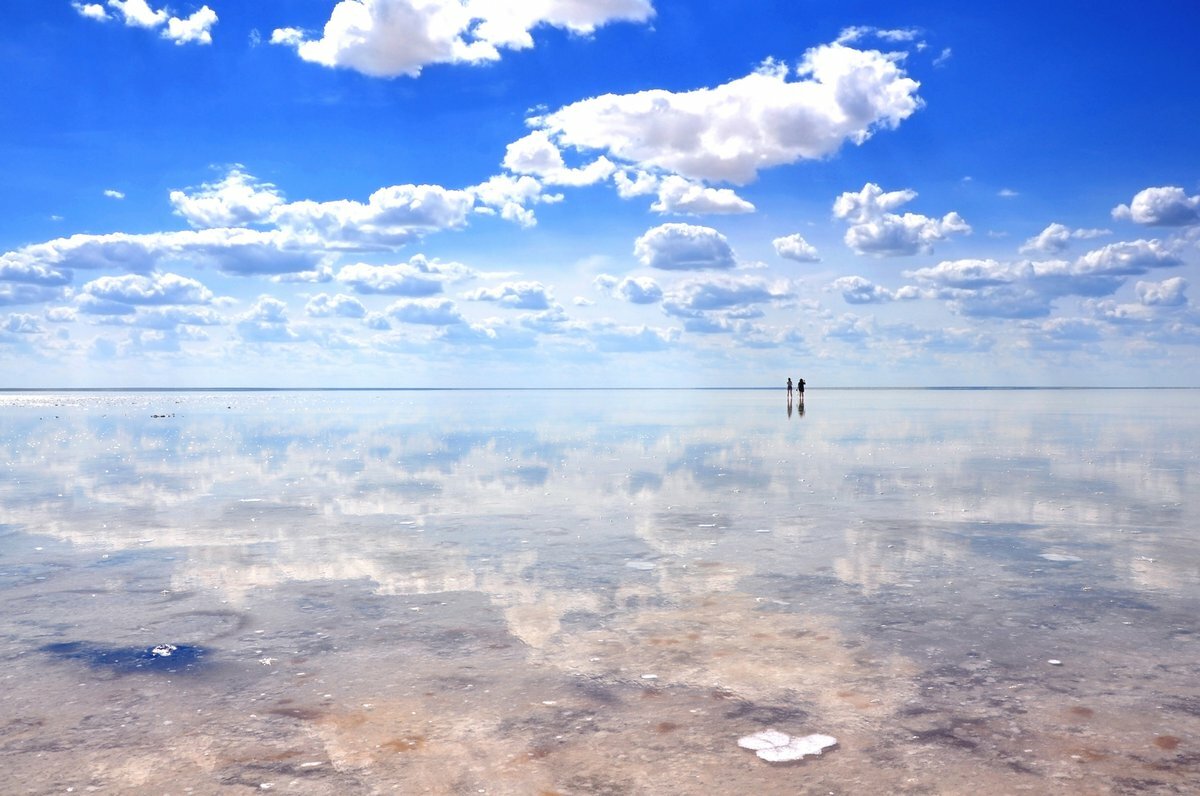 Так выглядит озеро Эльтон летом,  когда его глубина не поднимается выше 7 см.
