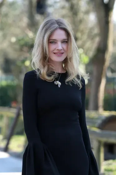 Вера Брежнева, Наталья Водянова и Анна Винтур на показе Stella McCartney в Париже aurore marechal, saint laurent, stella maccartney, айла фишер, анна винтур, вера брежнева, наталья водянова, рената литвинова