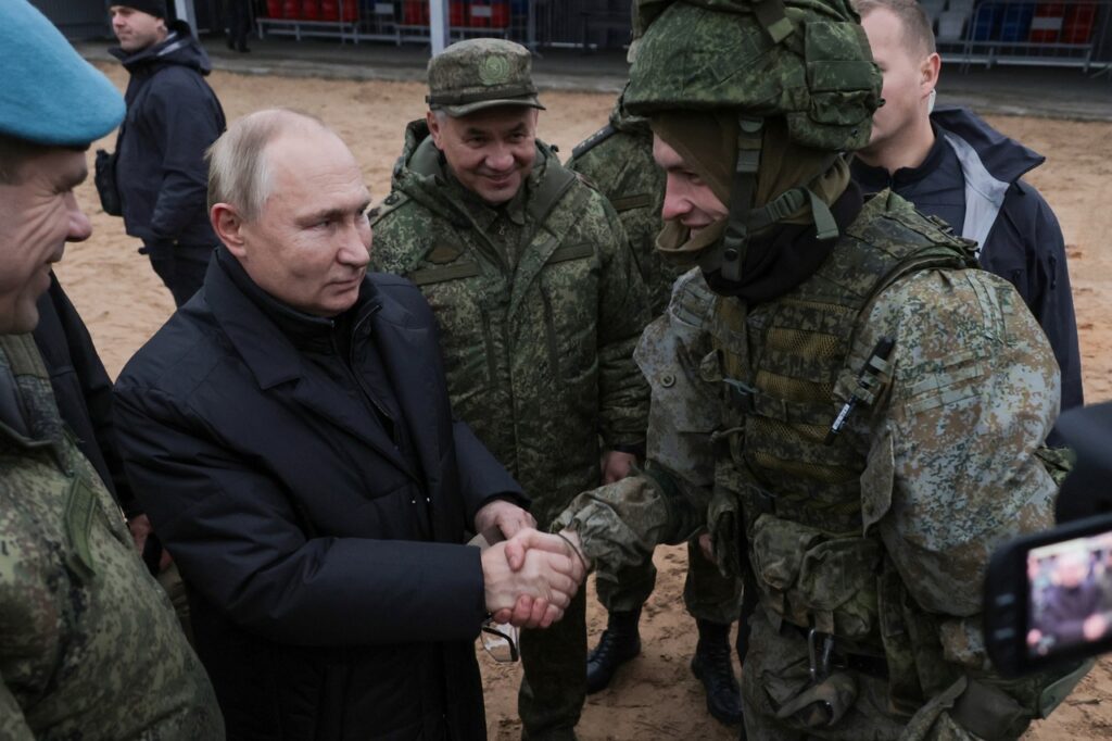 Фоторепортаж о визите Владимира Путина на полигон в Рязанскую область
