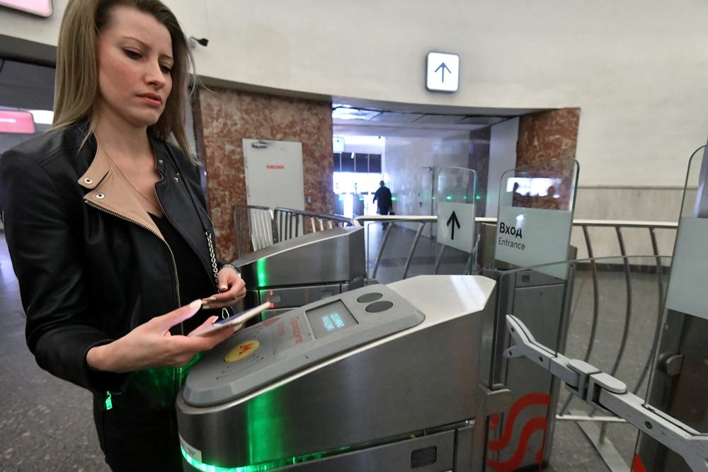 Moscow test. Валидатор в метро Москвы. Face pay в метро реклама. Виртуальная тройка. Биометрические платежи face pay в «Москва-Сити».