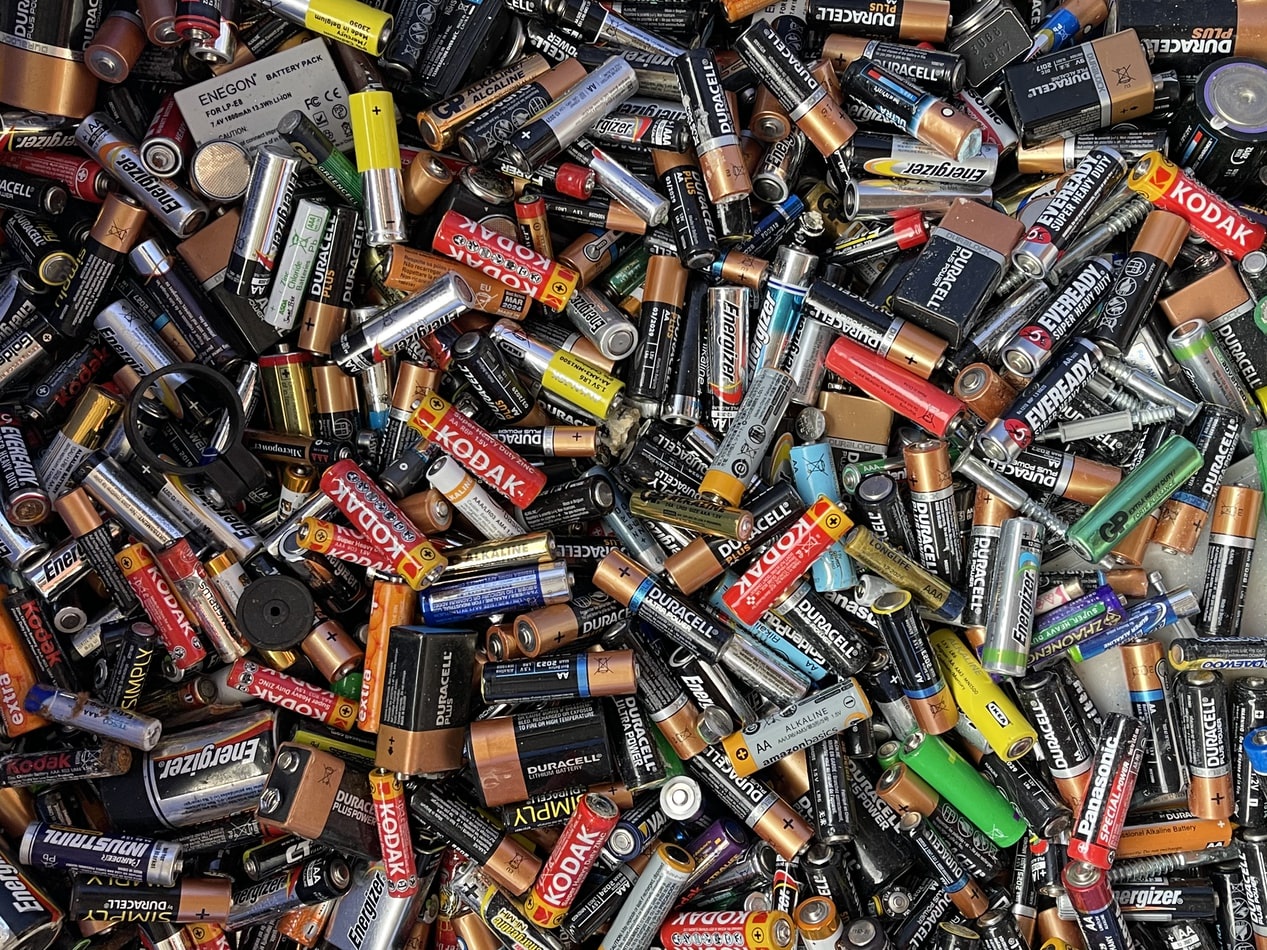 Старые батарейки загрязняют окружающую среду