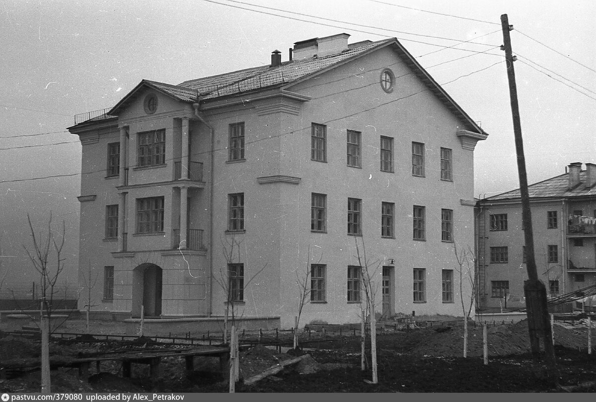 Ещё один симпатичный домик посёлка Текстильщики, 1947. Фото И. Данилова с сайта www.pastvu.com.