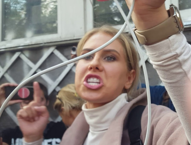 Гуляй, Соболь: почему агрессивная блондинка ненавидит народ любовь соболь, либералы, навальнисты