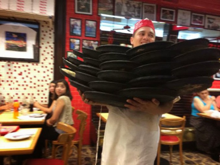 официанты которые много на себя берут 