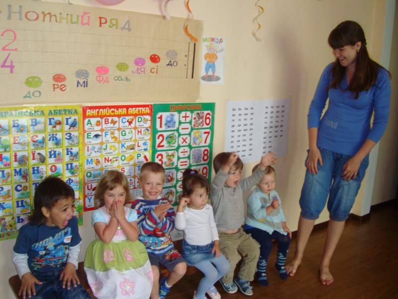 Гройсман обещает трудоустроить десятки тысяч украинцев в детских садах