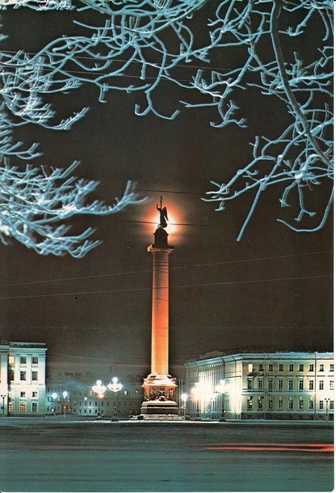Колонна-монумент, посвящена победе в Отечественной войне 1812 года.