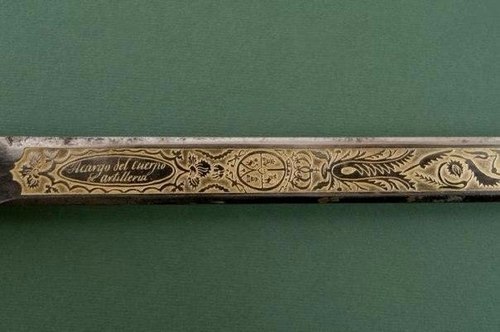 «Укус змеи» —  шедевр испанского оружейного искусства середины XIX века дальние дали