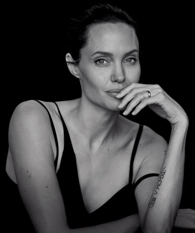 Роскошная Анджелина Джоли снялась в черно-белой фотосессии легендарного фотографа Джоли, фотосессия