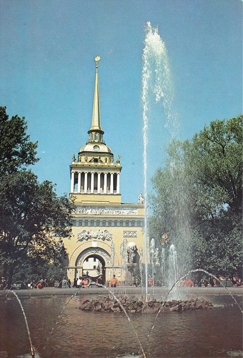 Стремительно взлетающая ввысь башня Адмиралтейства являлась одним из лучших украшений Петербурга XVIII столетия.