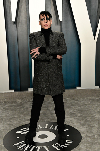 Мэрилин Мэнсон решил сдаться полиции из-за обвинений в нападении Мэрилин Мэнсон решил сдаться полиции из-за обвинений в нападении Новости