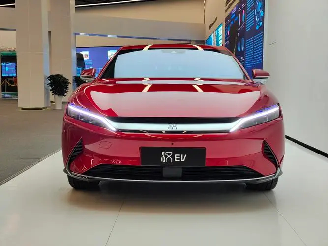 BYD получил прибыль в размере 2,4 миллиарда долларов США в 2022 году, что на 403% больше, чем 3,6 миллиона электромобилей. в 2023 году